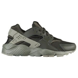 Nike Women’s Huarache Runner in Olive size 7